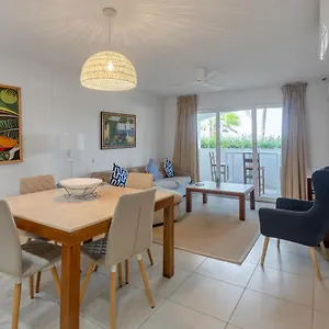 House - Spacious 1 Bedroom Apartment